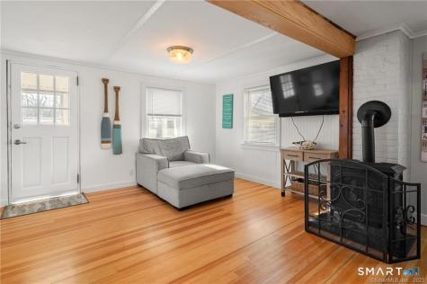 121 Shore Road Waterford CT 06385
