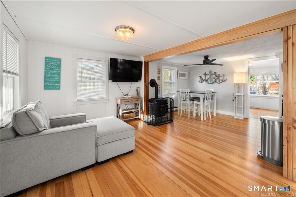 121 Shore Road Waterford CT 06385