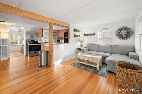 121 Shore Road Waterford CT 06385