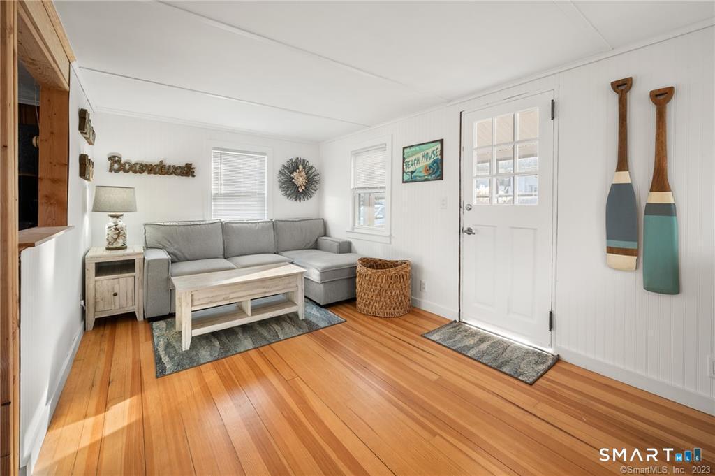 121 Shore Road Waterford CT 06385