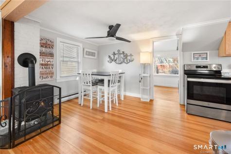 121 Shore Road Waterford CT 06385