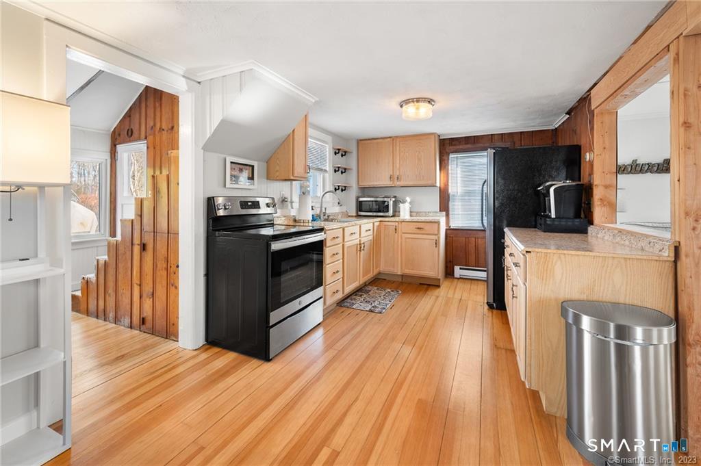 121 Shore Road Waterford CT 06385