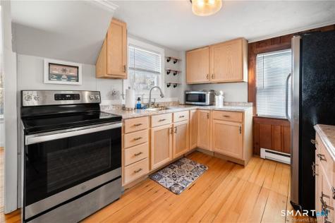 121 Shore Road Waterford CT 06385