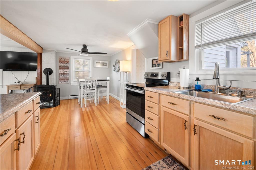 121 Shore Road Waterford CT 06385