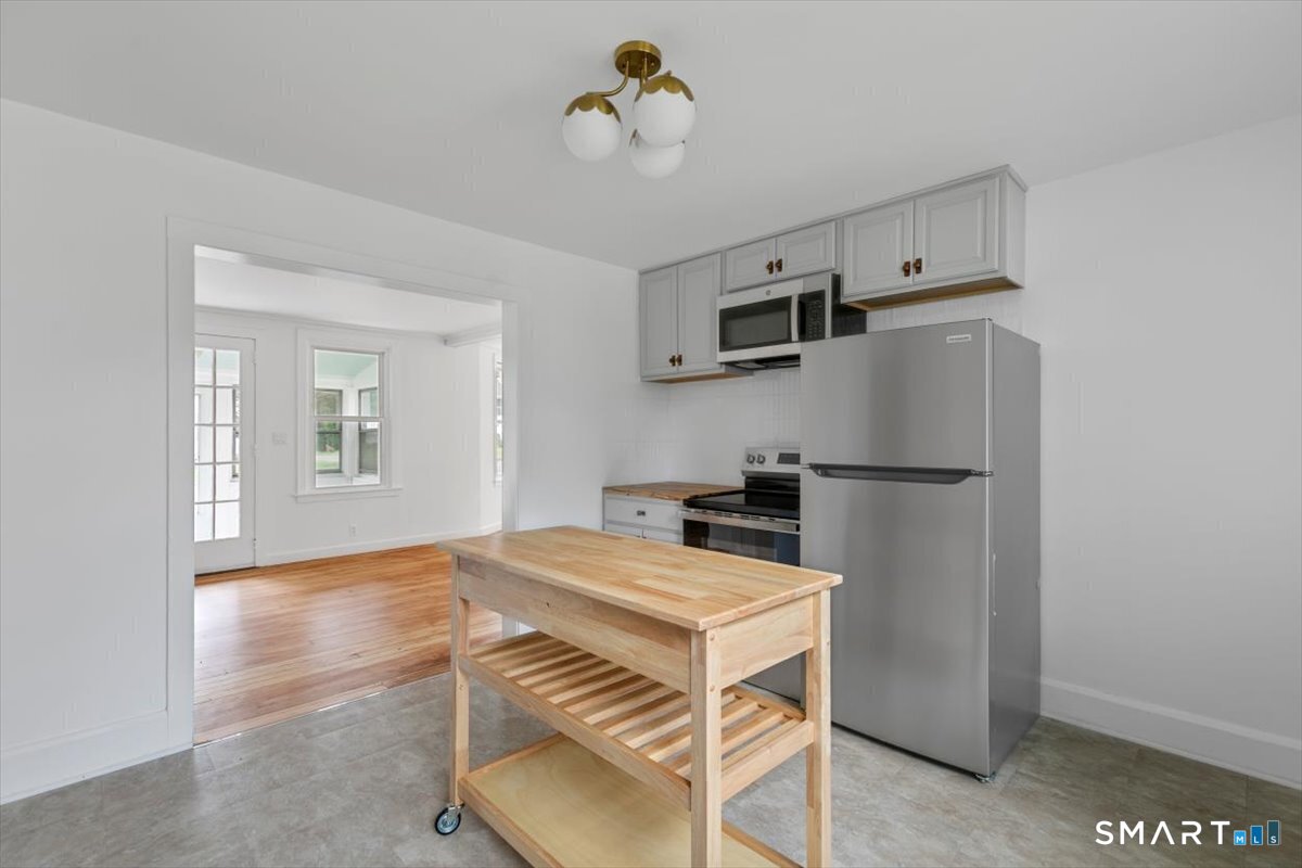 21 Green Street Trumbull CT 06611