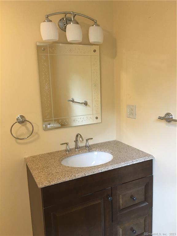 11 Fernwood Road Avon CT 06001