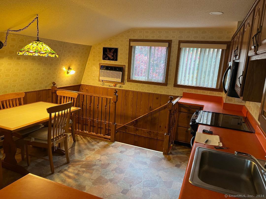 106 West Shore Road Ellington CT 06029