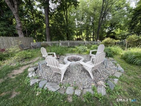 102 Old Barn West Road Stamford CT 06905