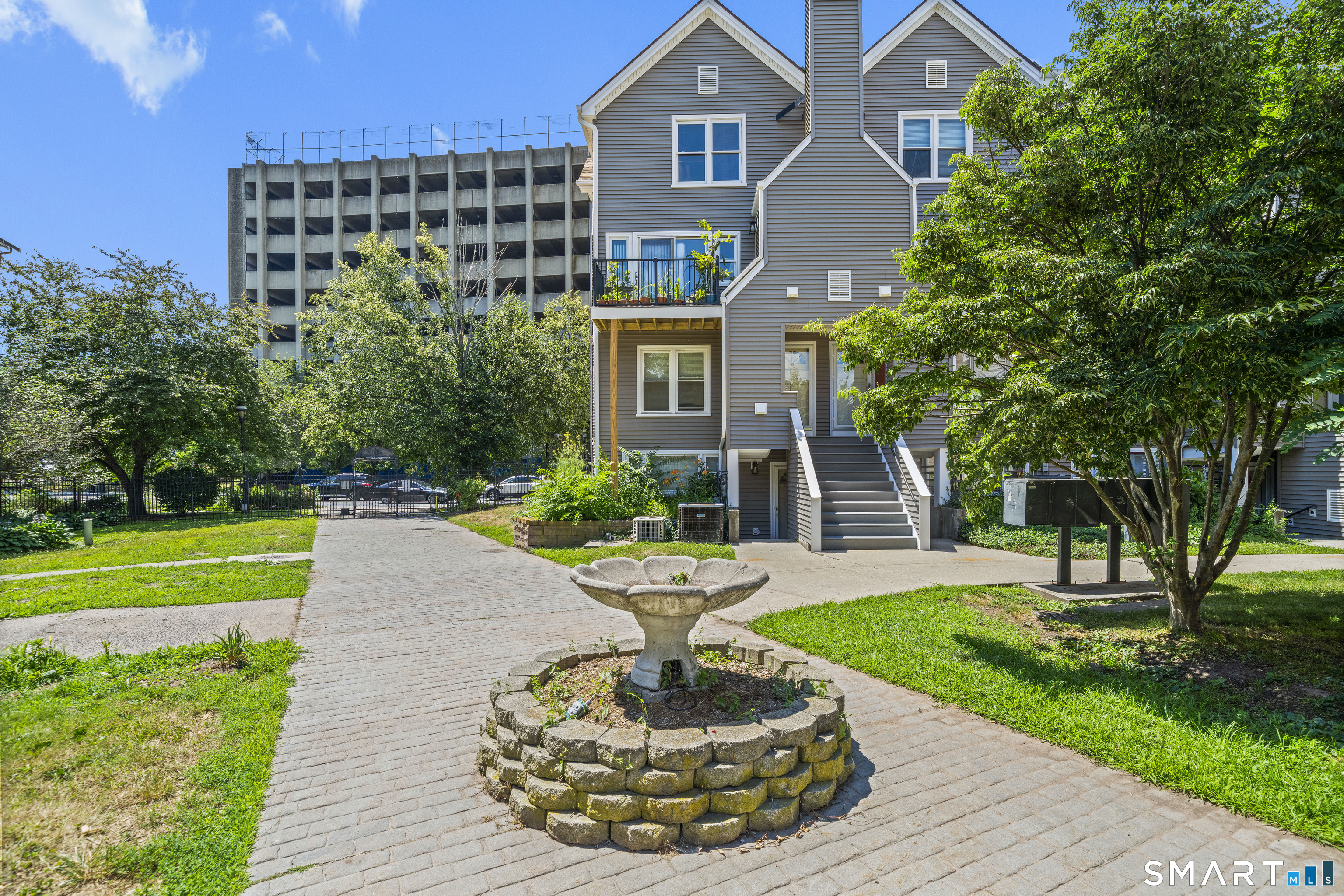 136 Maple Avenue Hartford CT 06114