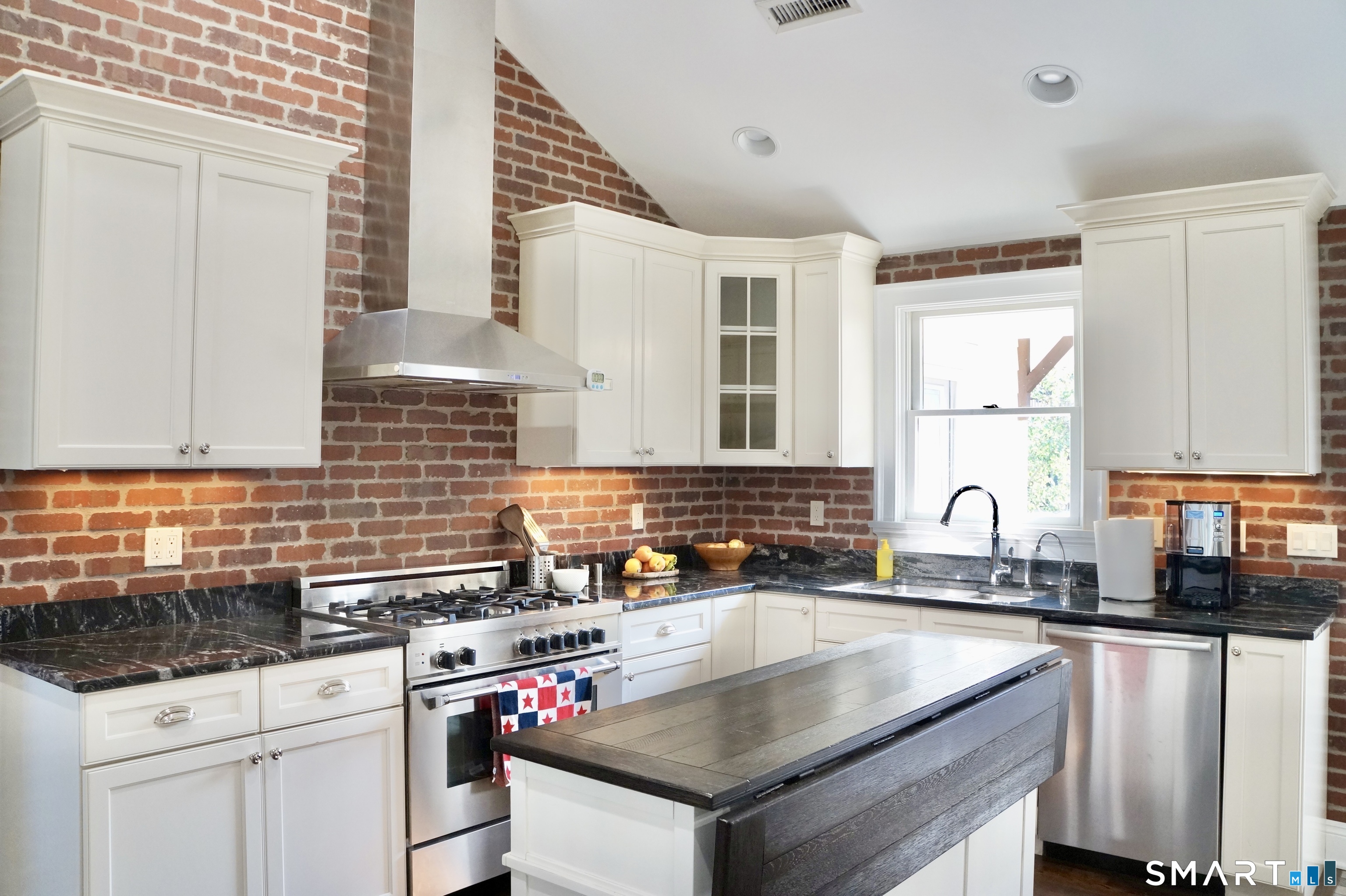68 Granville Street Fairfield CT 06824