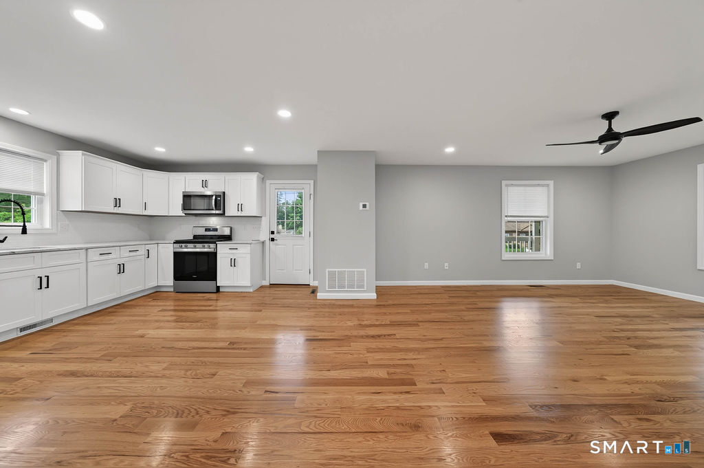 33 West End Avenue Branford CT 06405