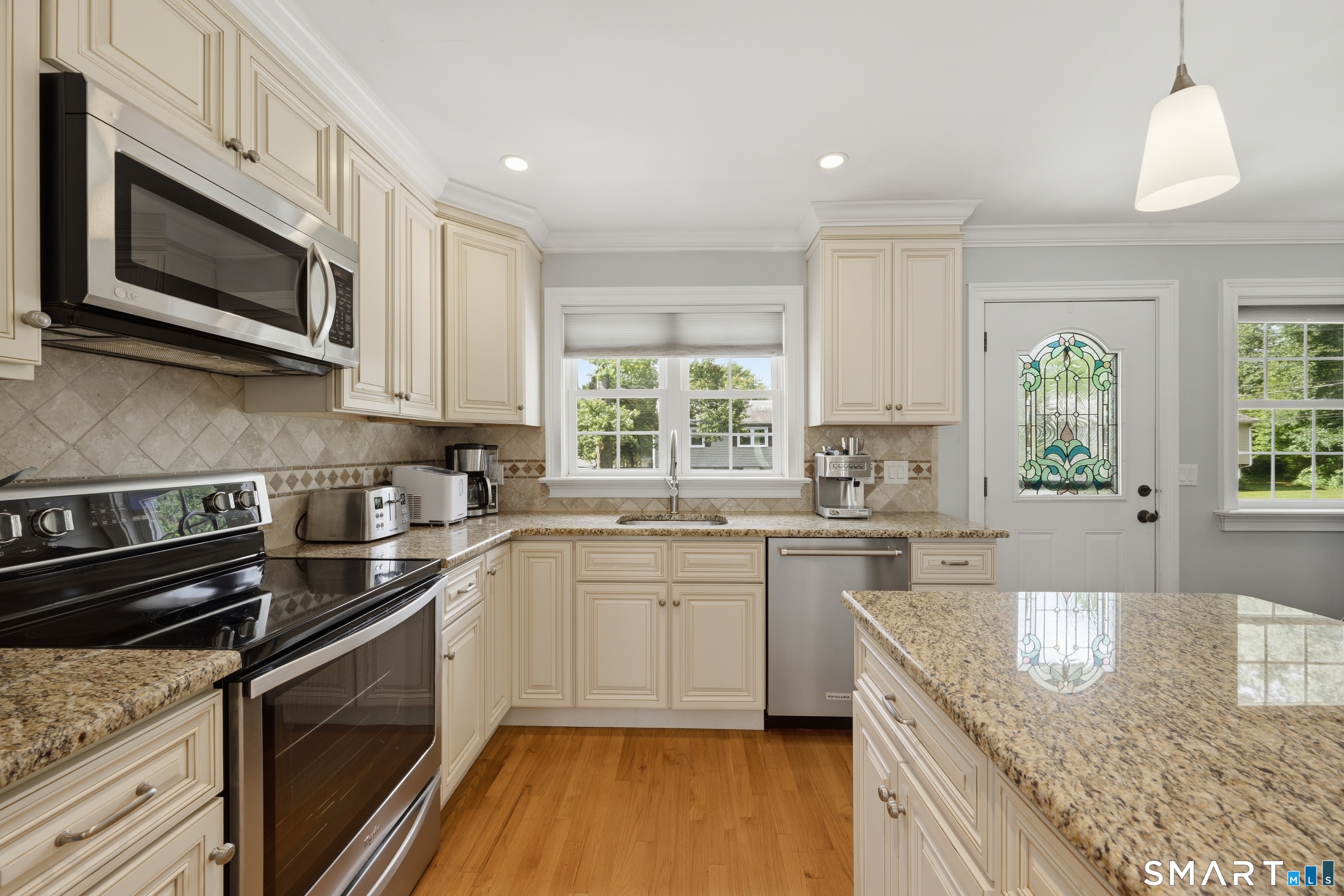 95 Roosevelt Avenue West Haven CT 06516