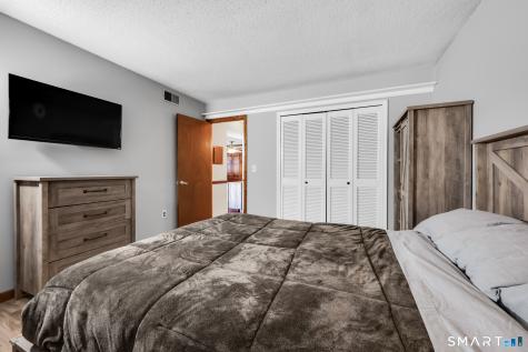 1301 Twin Circle Drive South Windsor CT 06074