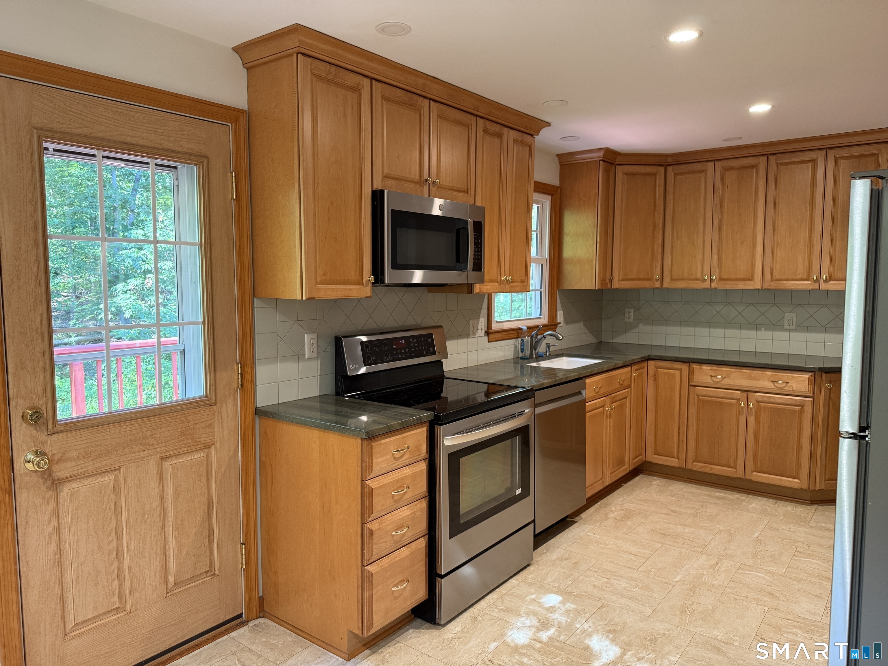 19 Greenwood Lane Shelton CT 06484