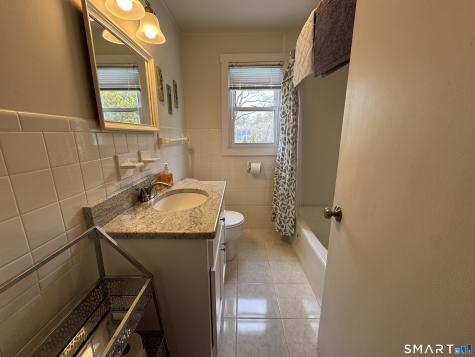 42 Parkway South New London CT 06320