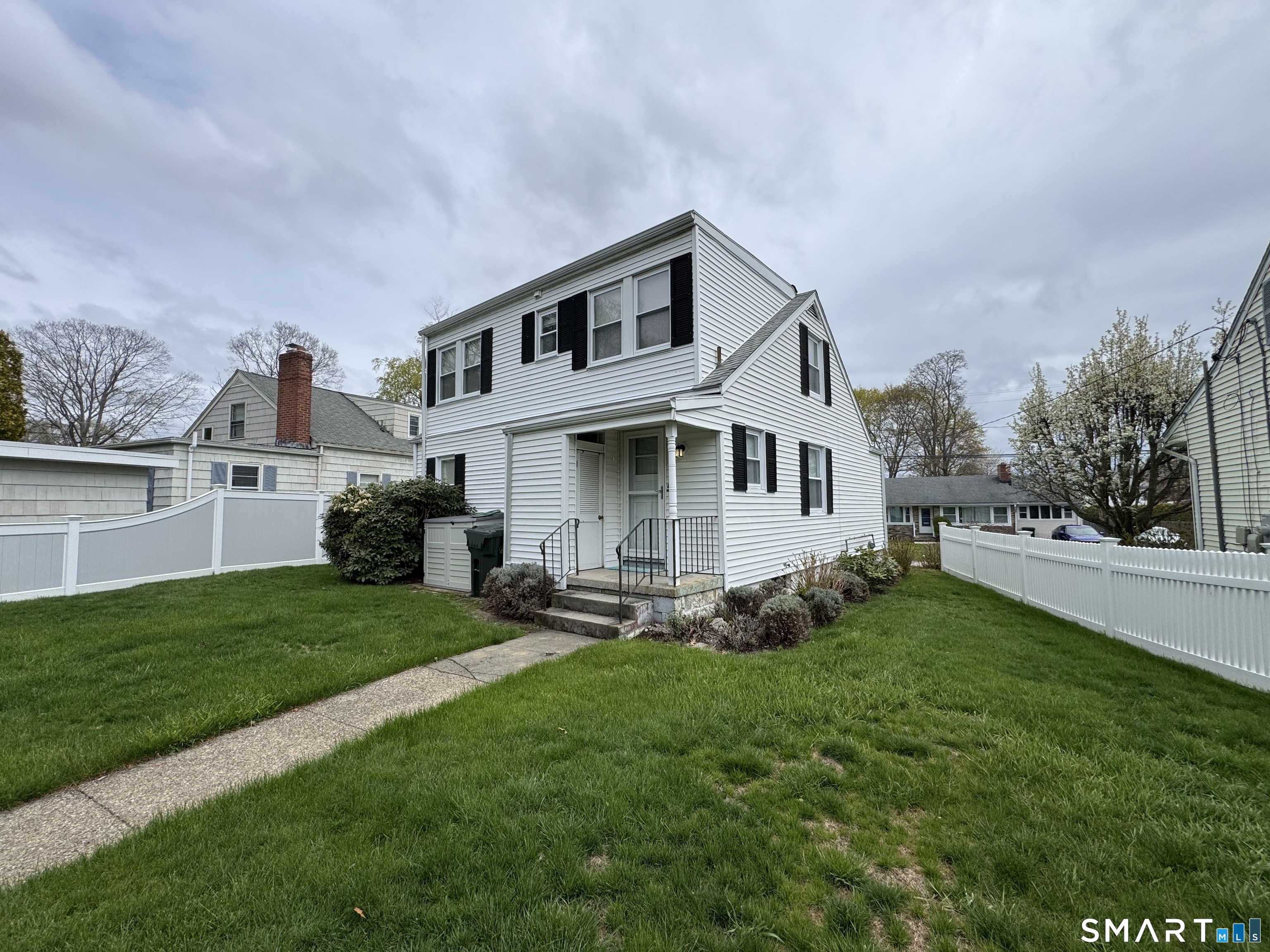 42 Parkway South New London CT 06320