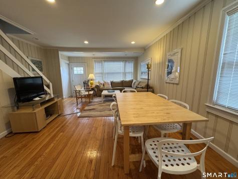 42 Parkway South New London CT 06320