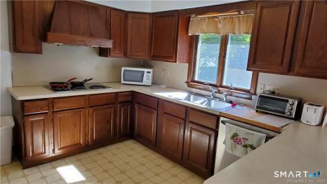 32 Fernridge Road West Hartford CT 06107