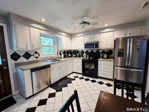 25 Sylvia Lane Windsor CT 06095