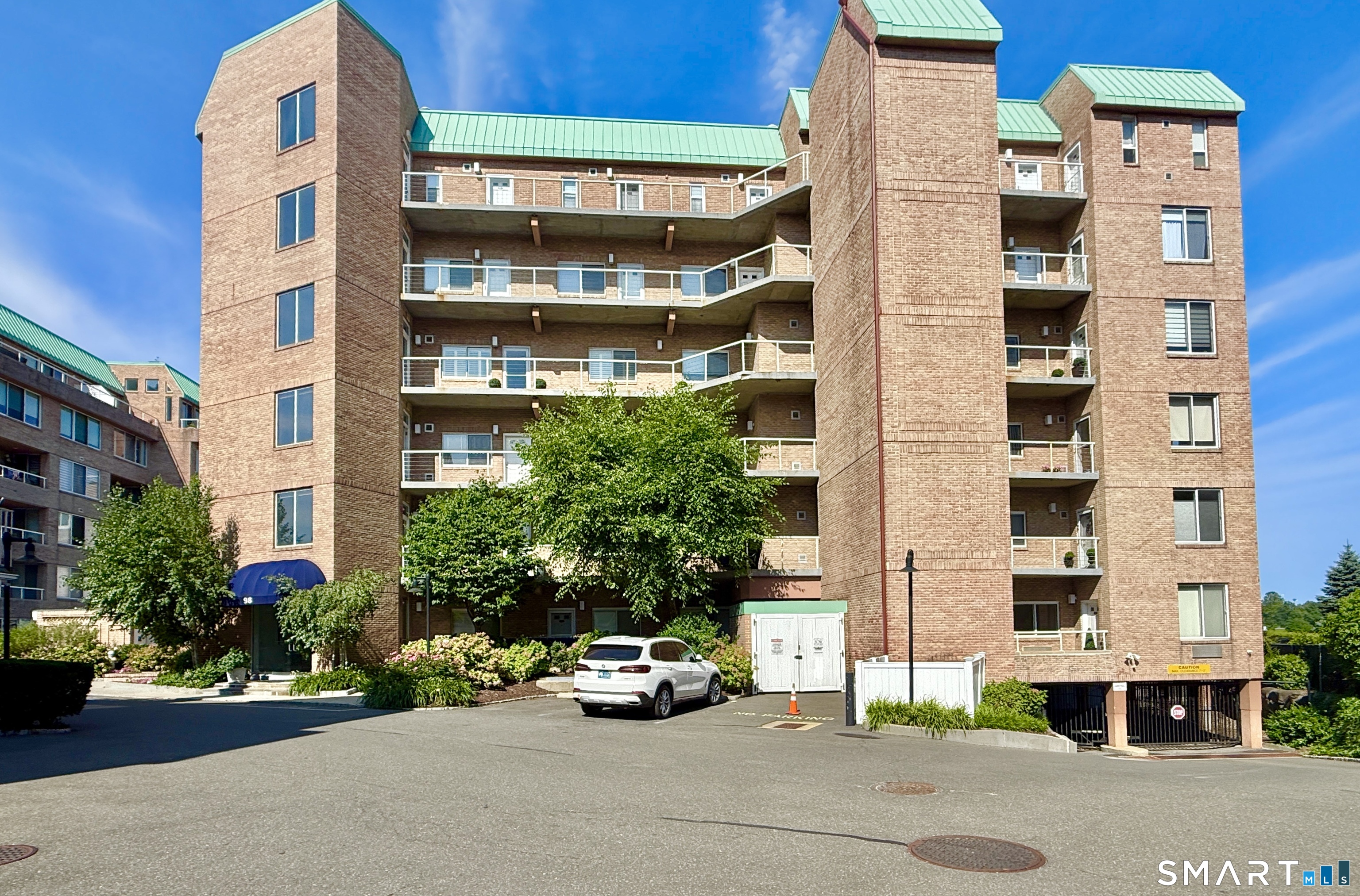98 Southfield Avenue Stamford CT 06902