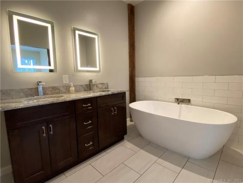 18 Graves Avenue Guilford CT 06437
