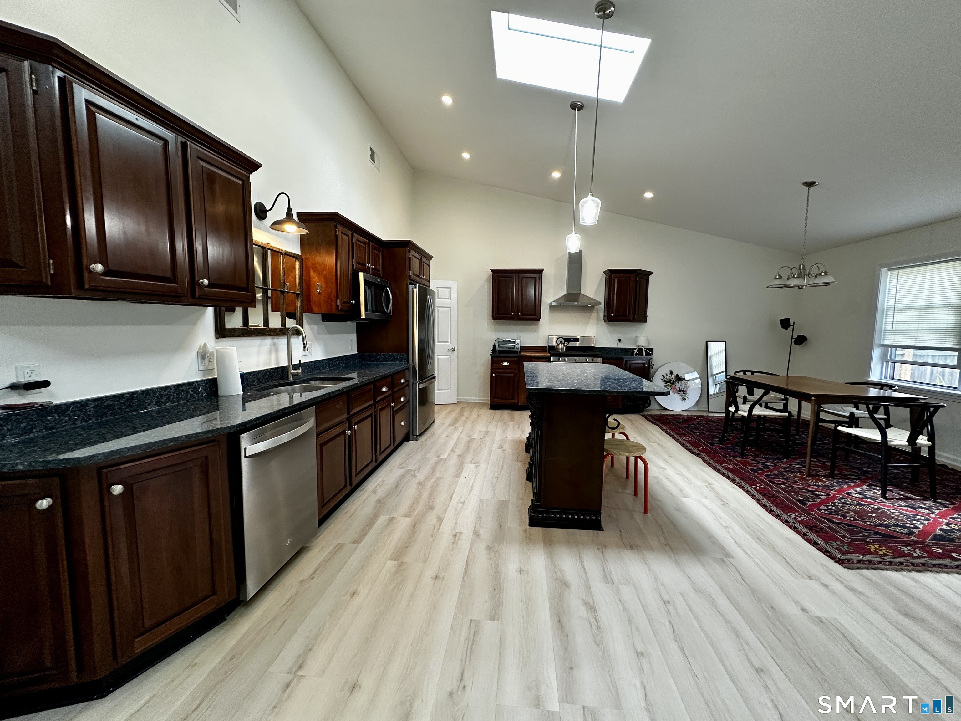 18 Graves Avenue Guilford CT 06437