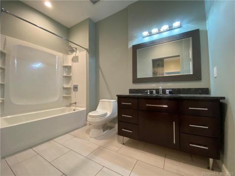 18 Graves Avenue Guilford CT 06437