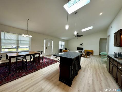 18 Graves Avenue Guilford CT 06437