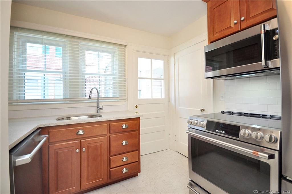 10 Poquonock Avenue Windsor CT 06095