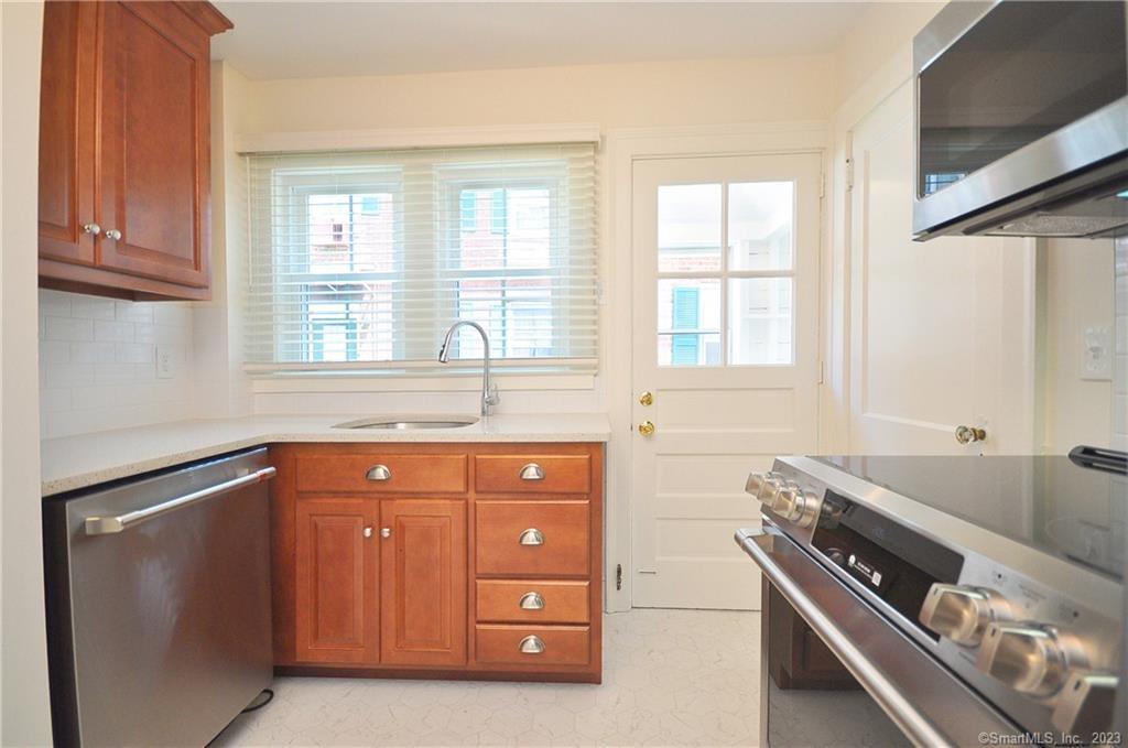 10 Poquonock Avenue Windsor CT 06095
