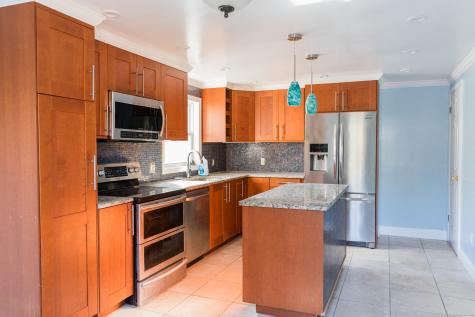 8B Moore Court New London CT 06320