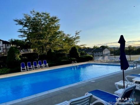 27 Crows Nest Lane Danbury CT 06810
