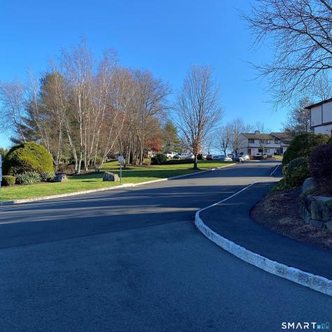27 Crows Nest Lane Danbury CT 06810