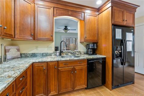 33 Marshfield Road East Lyme CT 06357