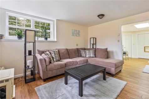 33 Marshfield Road East Lyme CT 06357