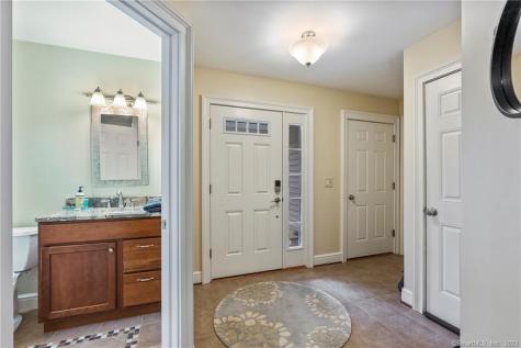 33 Marshfield Road East Lyme CT 06357