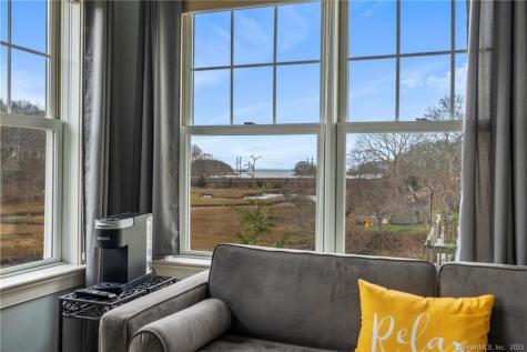 33 Marshfield Road East Lyme CT 06357