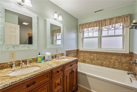 33 Marshfield Road East Lyme CT 06357