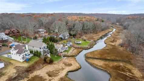 33 Marshfield Road East Lyme CT 06357