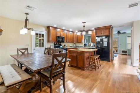 33 Marshfield Road East Lyme CT 06357