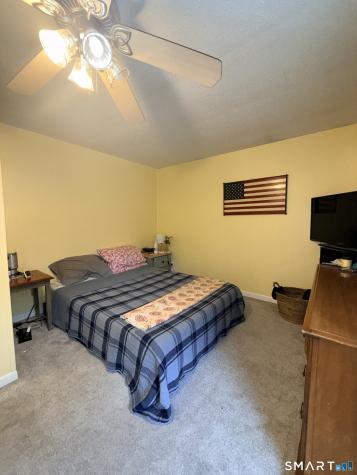 4 Harbor View Avenue Waterford CT 06385