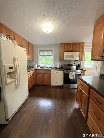 4 Harbor View Avenue Waterford CT 06385