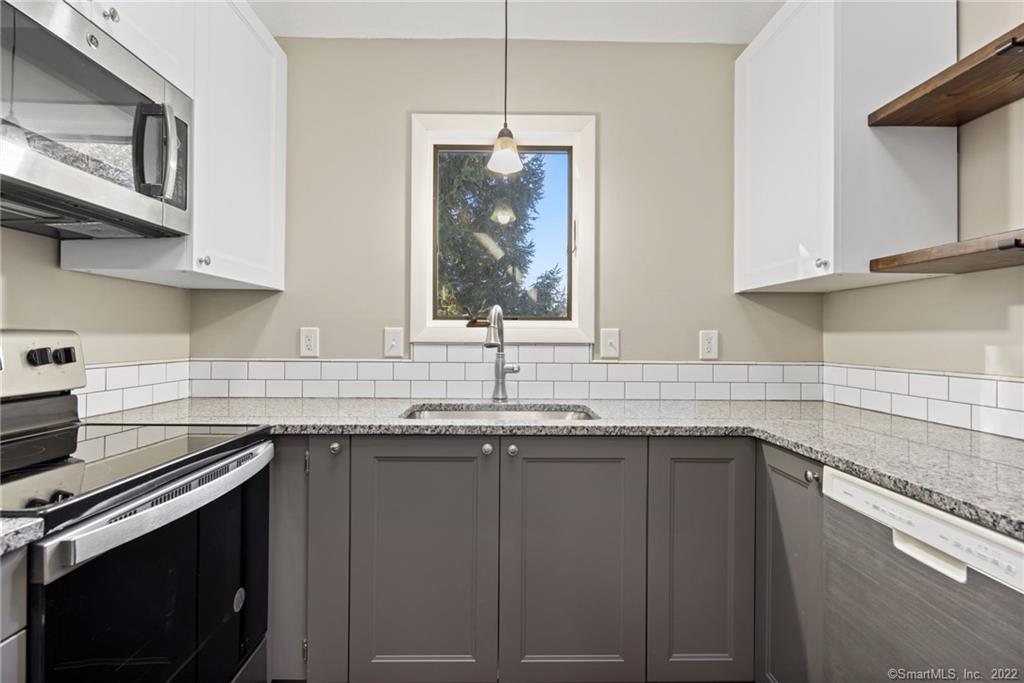 29 Eastbrook Heights Mansfield CT 06250