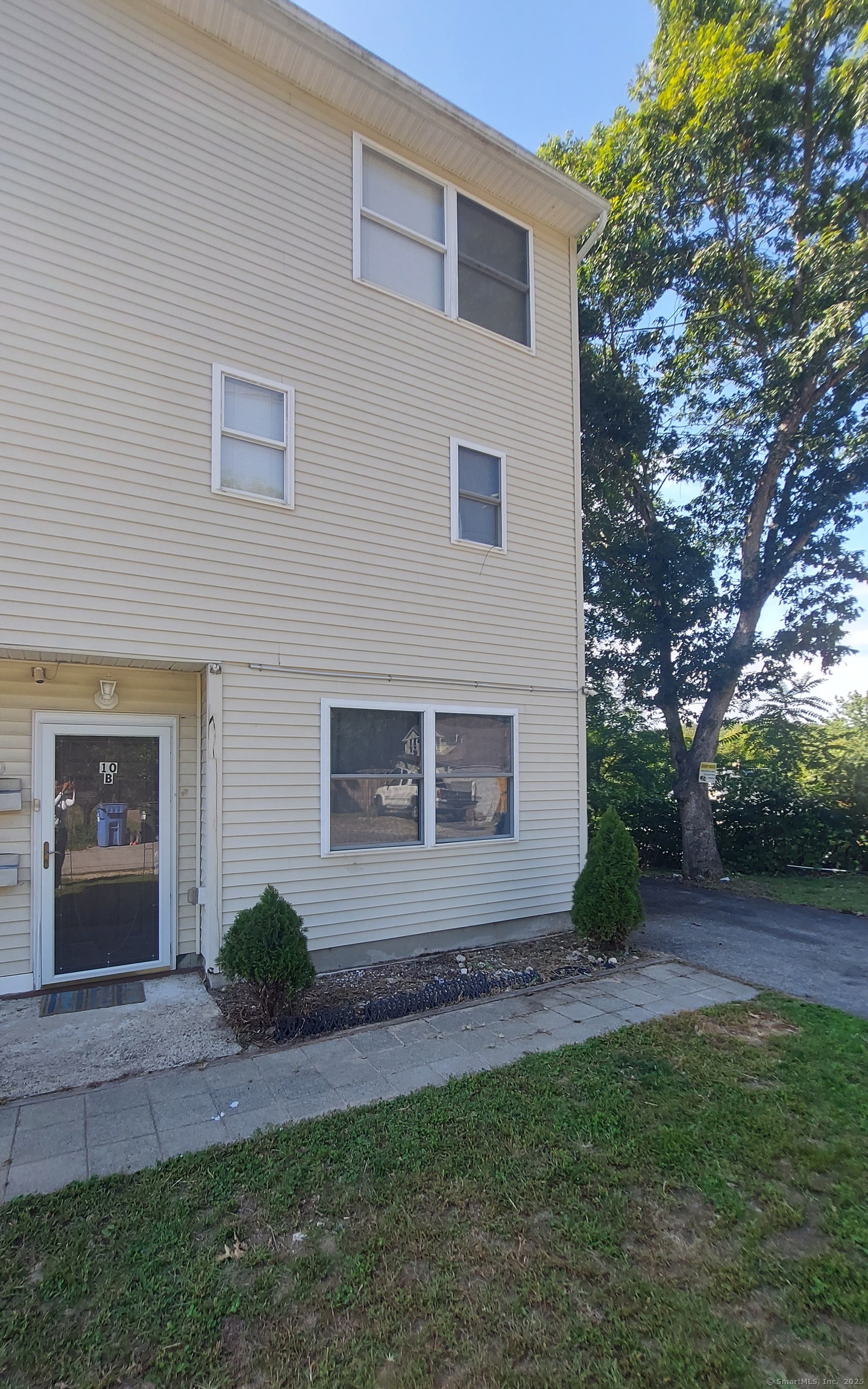 10 Hillcrest Street Norwich CT 06360