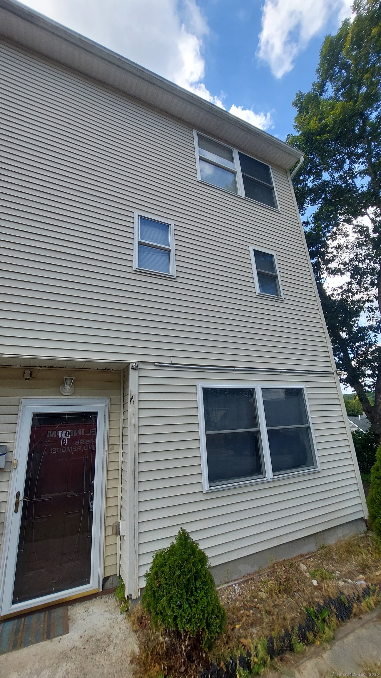 10 Hillcrest Street Norwich CT 06360