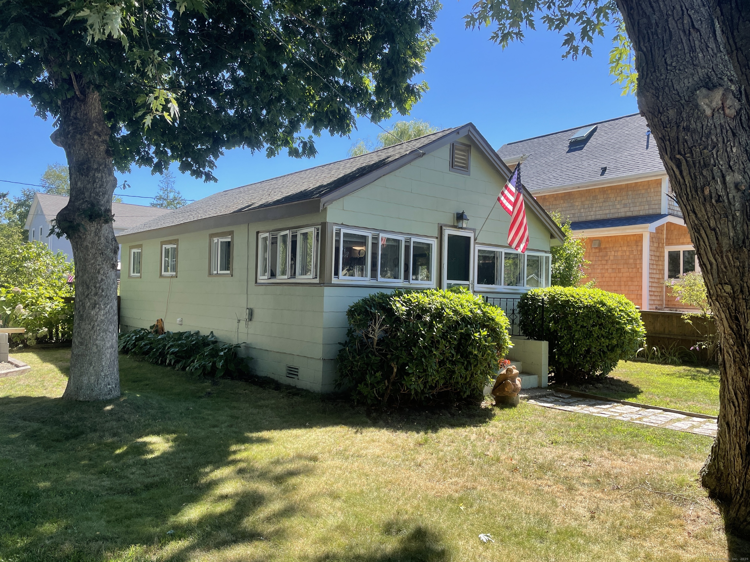 17 Wolcott Avenue Stonington CT 06378