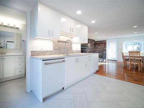 16 Maiden Lane Seymour CT 06483