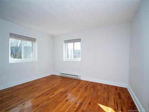 16 Maiden Lane Seymour CT 06483