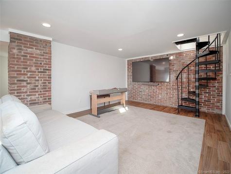 16 Maiden Lane Seymour CT 06483