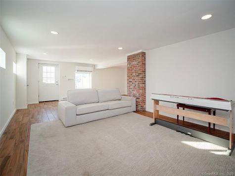 16 Maiden Lane Seymour CT 06483